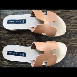 Steve Madden Greece sandal